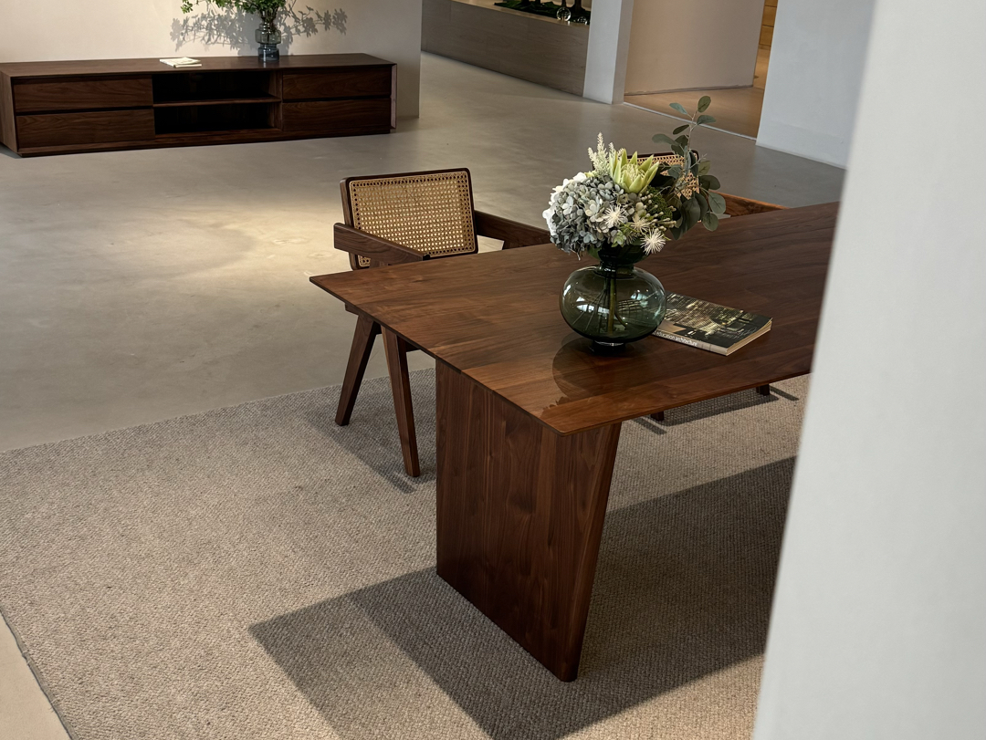 餐厅 餐桌 家具 书桌 装修 桌 桌椅 桌子 1080_811