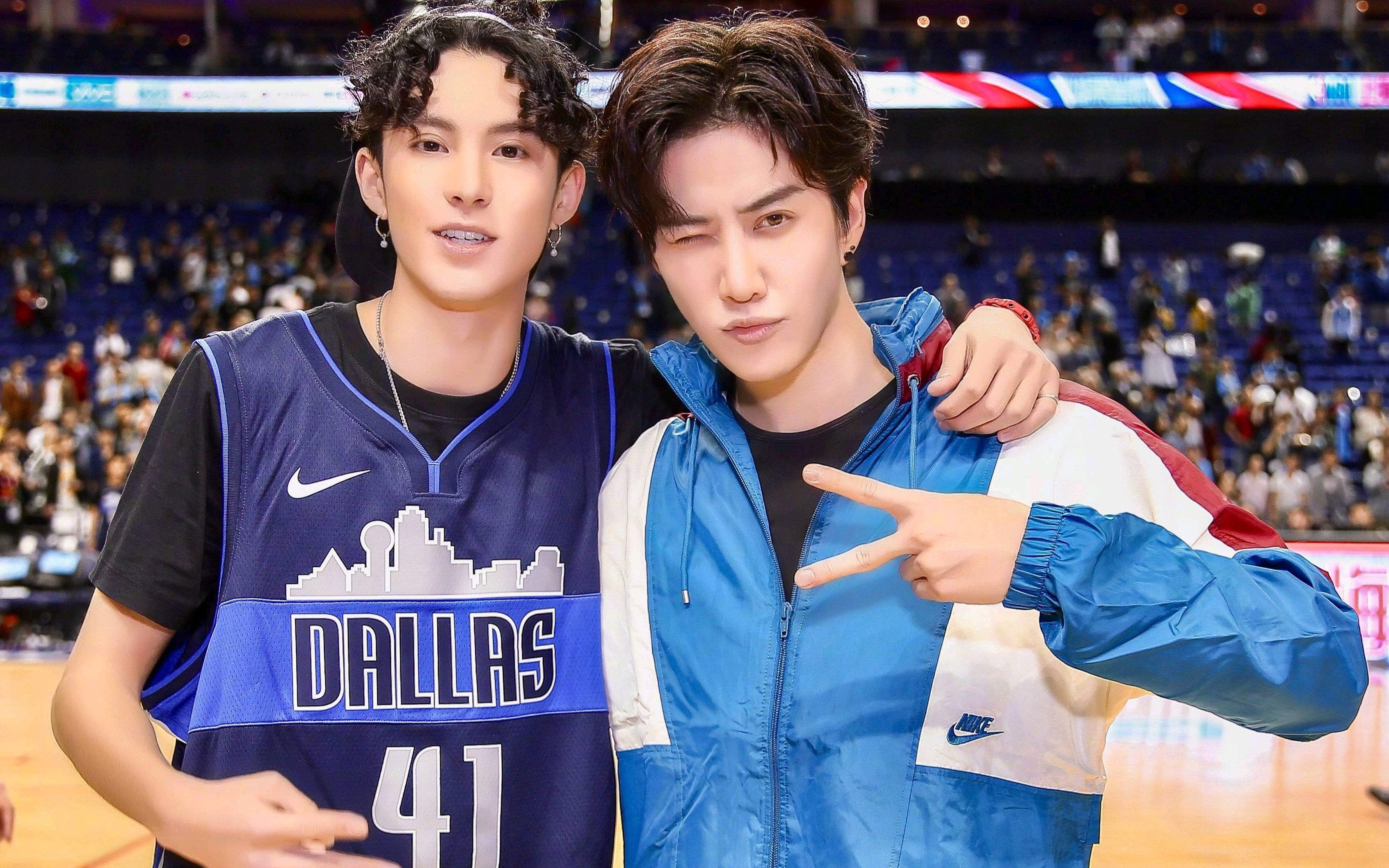 【口红王子】mike化妆再现"死亡微笑" 杨超越羞得红了脸