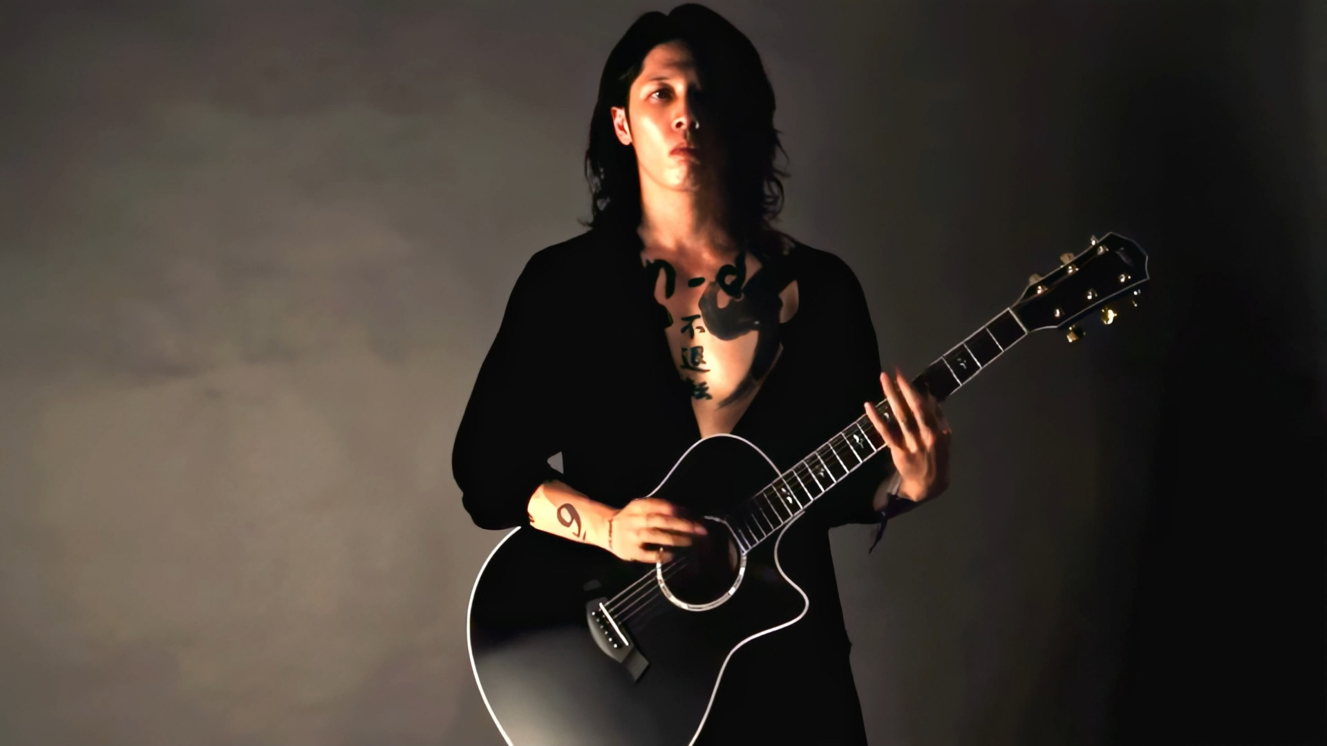 [图]雅MIYAVI -自己爱、自画自賛、自意识过剰