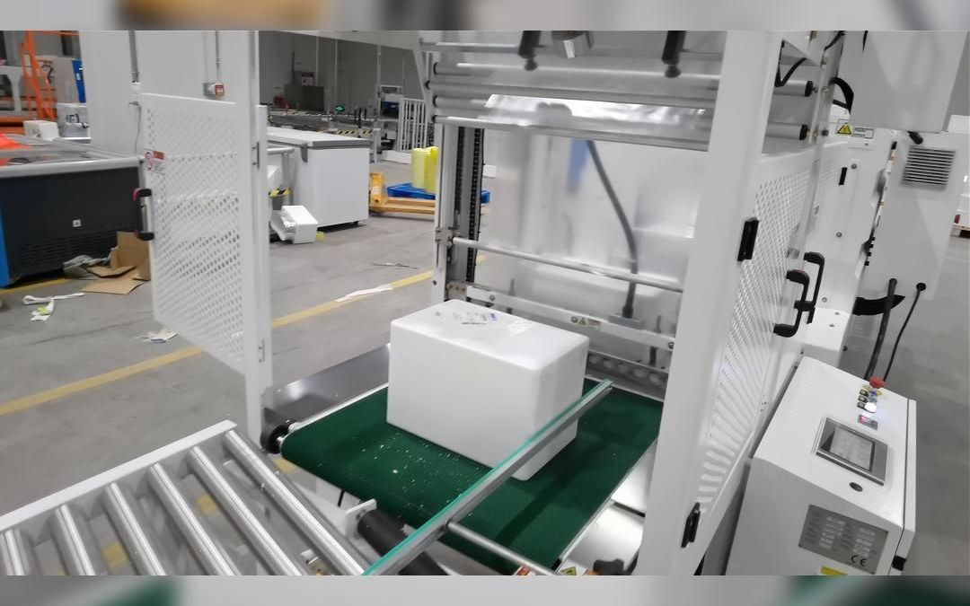 生鲜冷链泡沫箱侧封机袖口式热收缩包装机