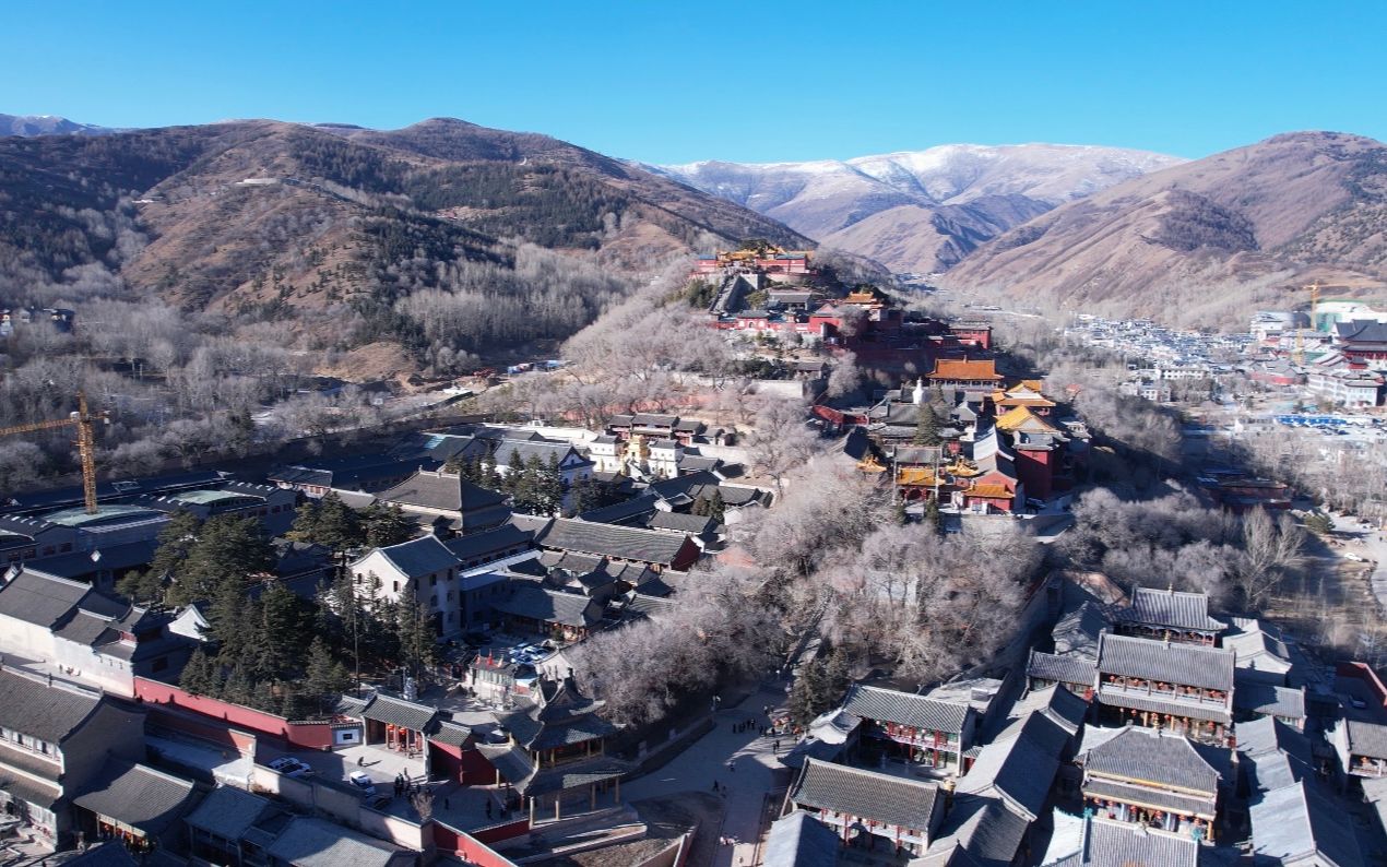 航拍五台山历史最悠久的寺院显通寺,这里与白马寺同为中国寺庙的祖师