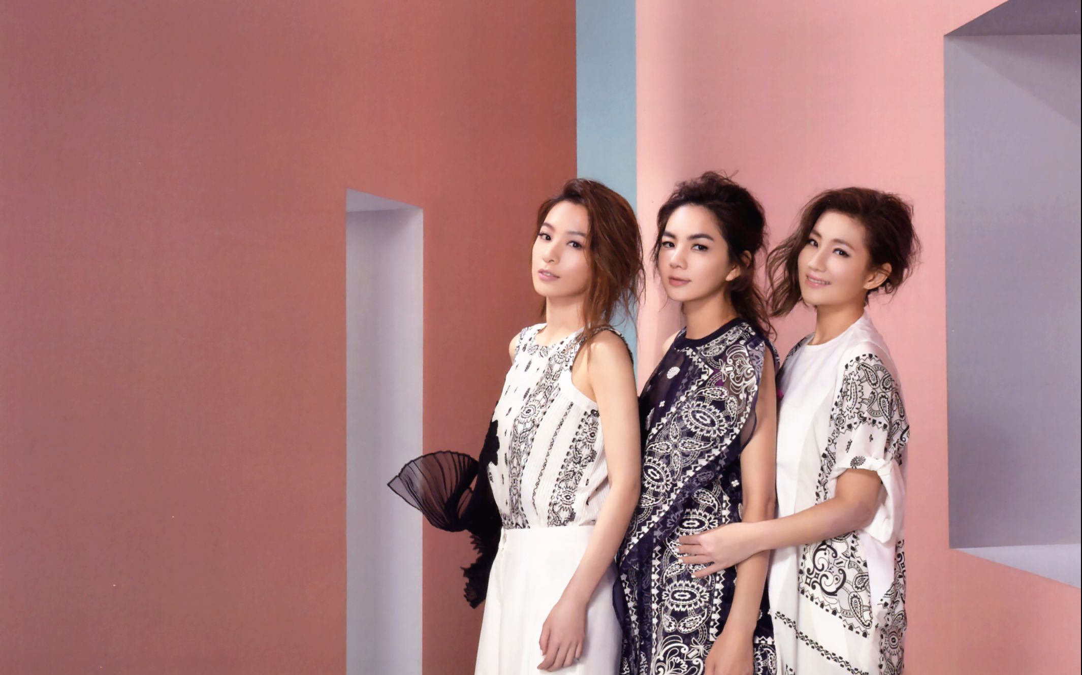 s.h.e 15周年展览 15年作品回顾投影原稿