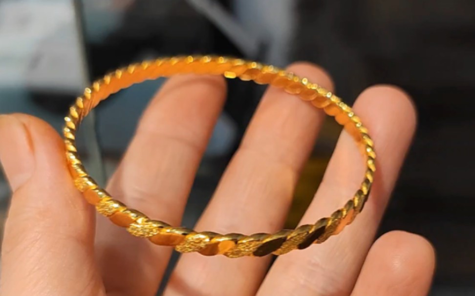 小克重的双股钉砂手镯