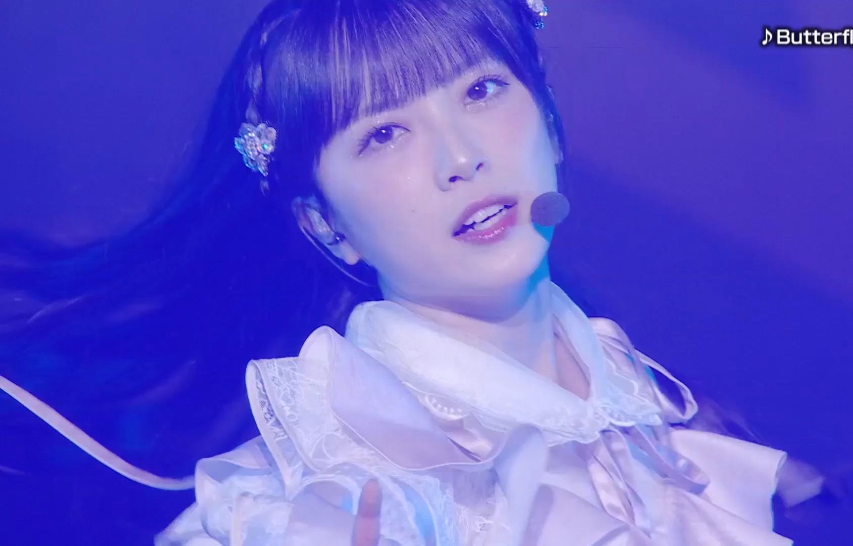 疑似师从小百合,全程大白嗓演唱让人捏一把汗,嗓子疲态似乎比昨天更加