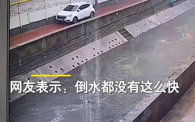 [图]河北的大雨能有多大？监控拍摄河沟涨水速度，网友：倒水都没有这么快