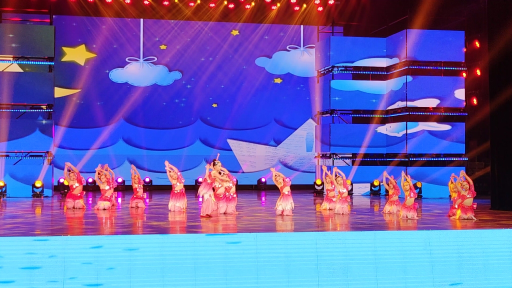 记录下小宝第一次跳舞比赛