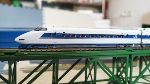 n比例火车模型kato 10-354 VS tomix 92987 100系新干线-哔哩哔哩