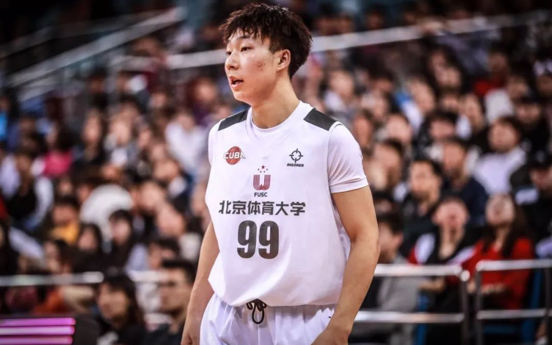 杨皓喆球场细节解析又帅又能打努力不会白费