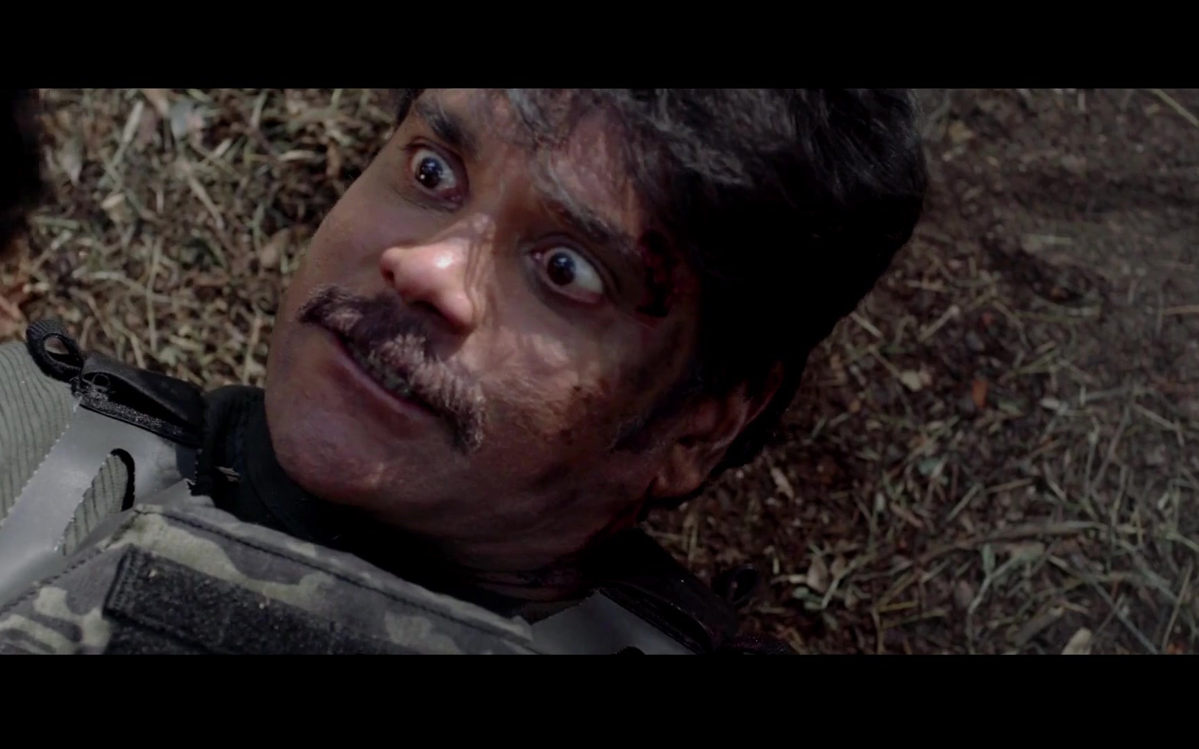 印度动作电影《野狗》精彩片段 胡子大叔深入丛林激战匪徒,意外抓获