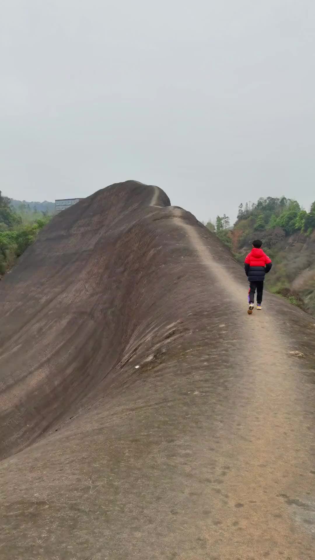 高椅岭刀背山图片