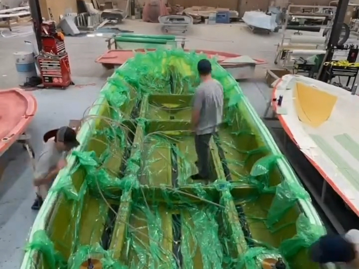 真空导流制作玻璃钢小船#造船 #真空导流 #制作过程 #玻璃钢船