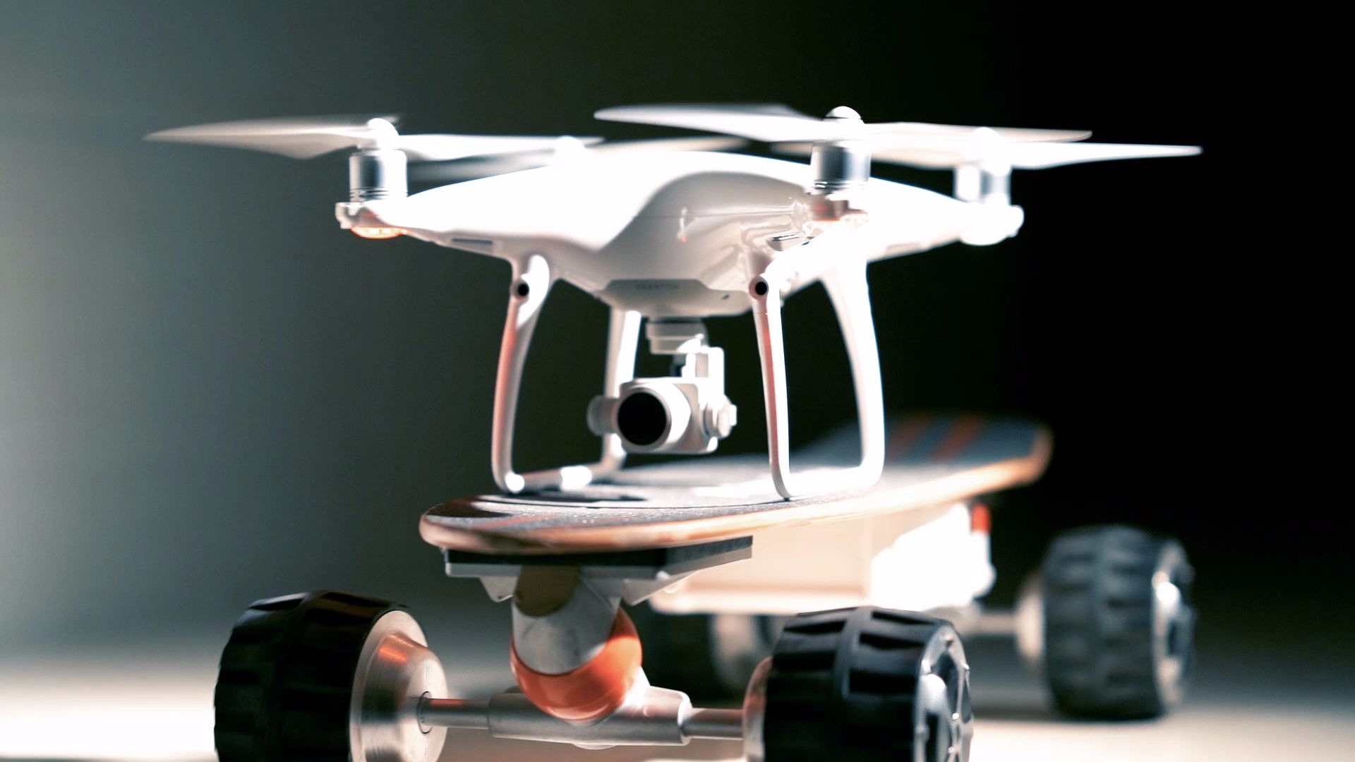 无人机与滑板车空陆协同作战大疆精灵phantom 4 pro最强组合