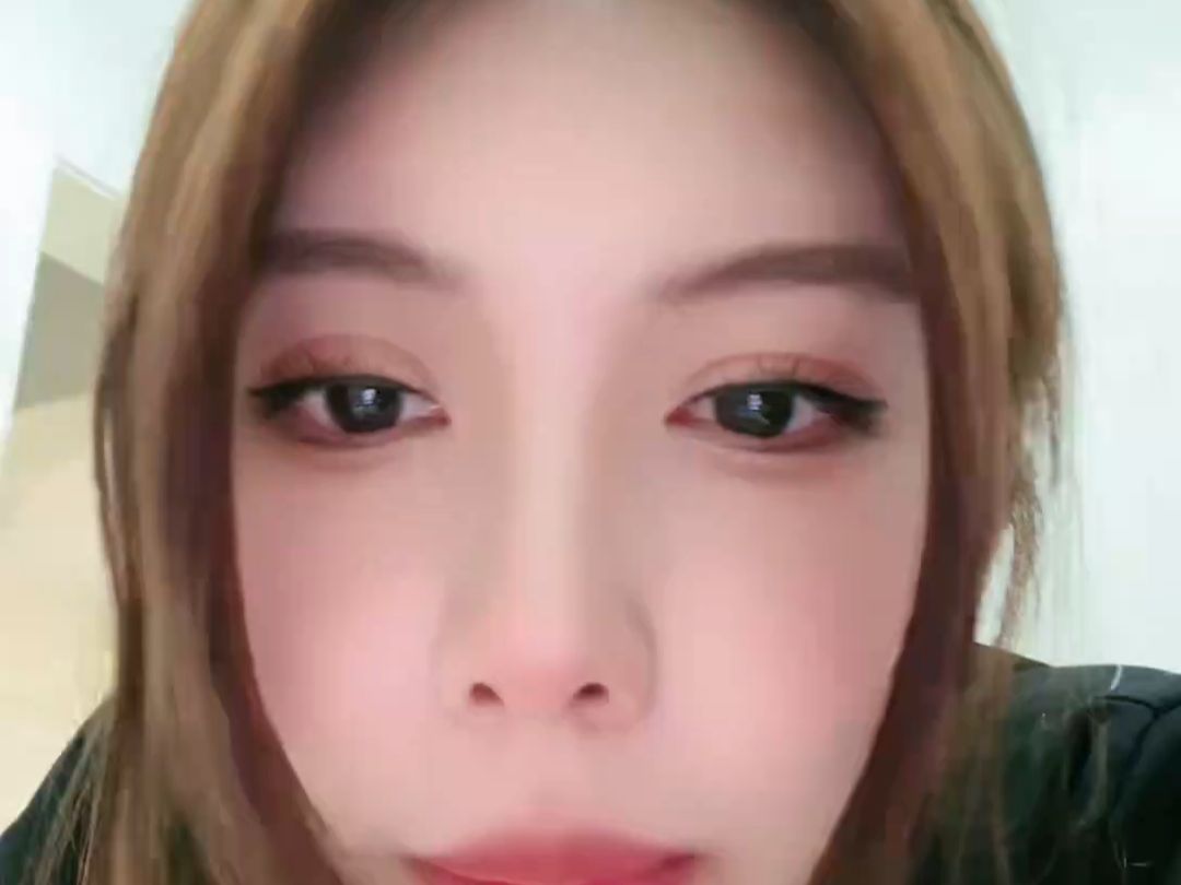 李美兮 今天生日 一直在就好 2024年 02 15 22 03 59-000_拼合