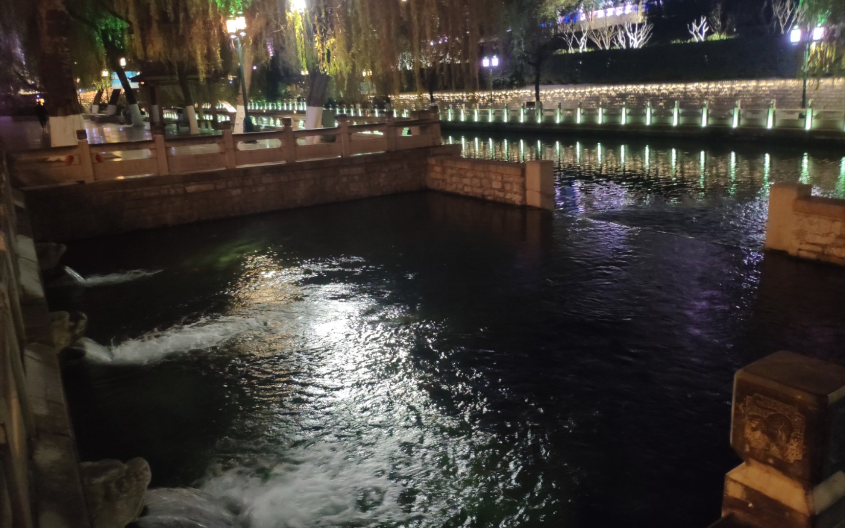 [图]冬日夜游济南赏泉水