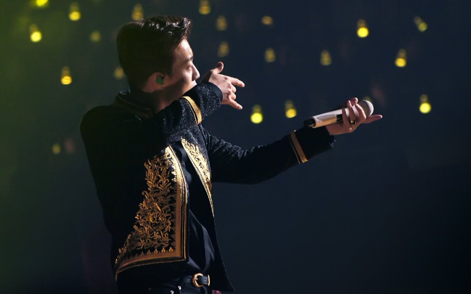 【尹斗俊】请回答2017 | 演唱会solo「nightmare/像今天这样的夜晚」