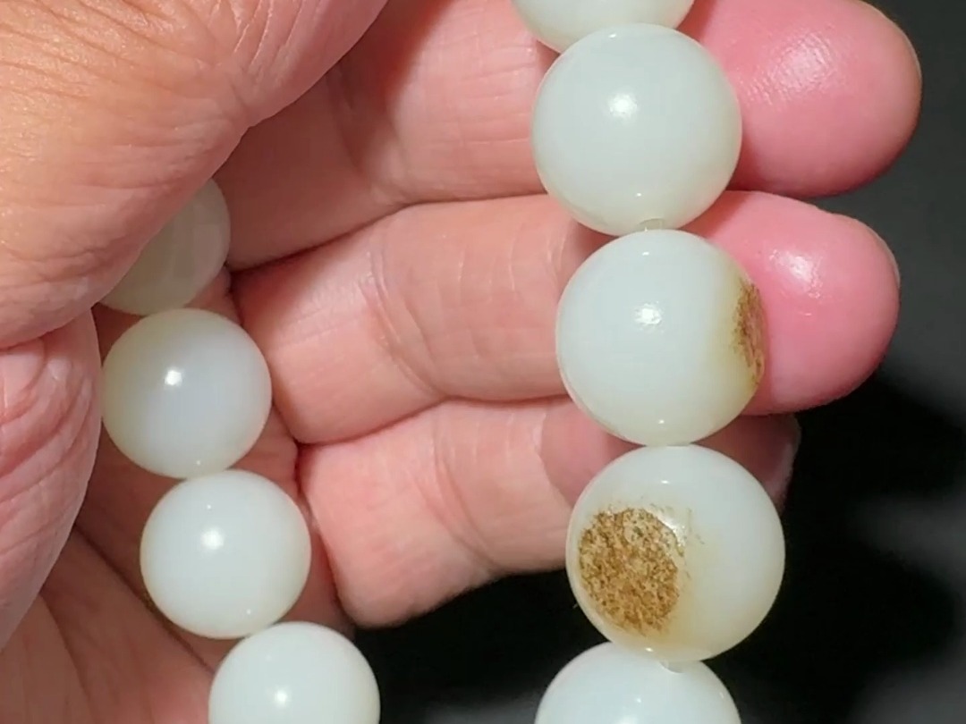 两条精品和田玉手串,珠子精选保留籽料原皮