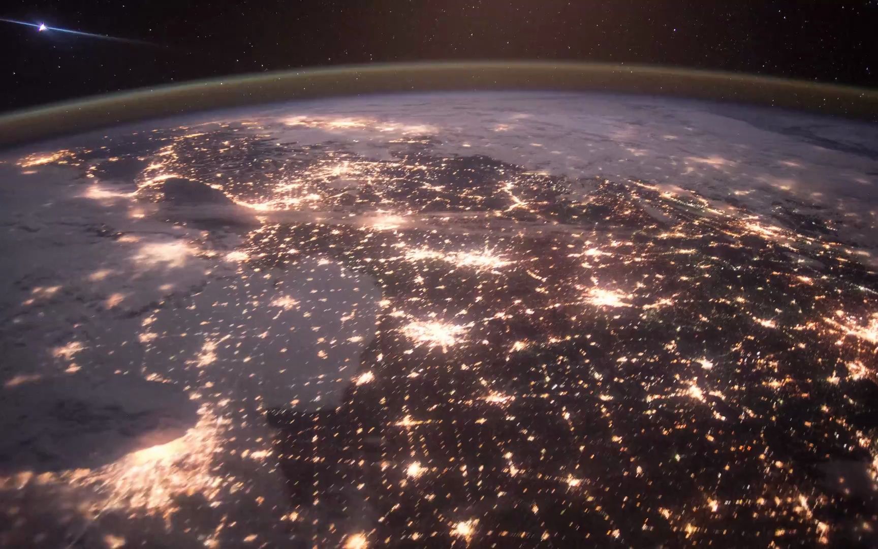 从空间站看地球美国西海岸到东海岸城市夜景灯光
