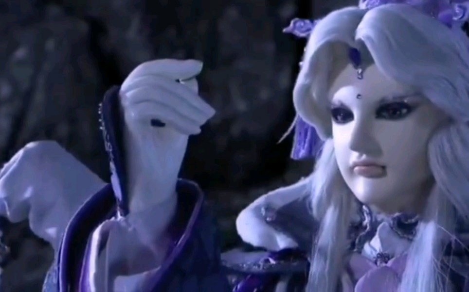 蝶龙之乱08 素还真龙骨圣刀嵌入龙睛,实力大增,花信风做陪练