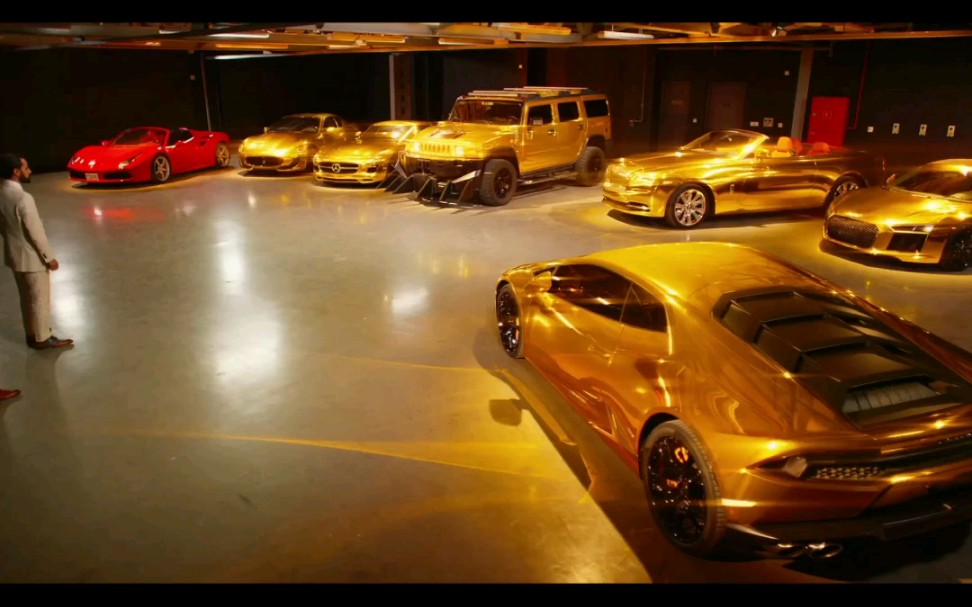 价值1亿刀的黄金悍马开上街是什么感觉?