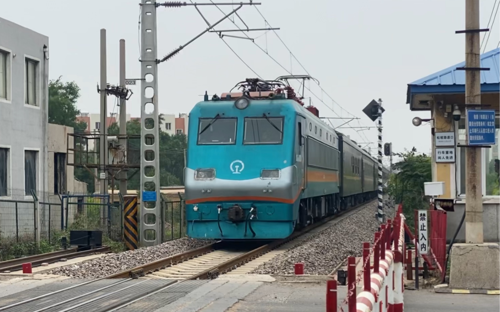 沈局辽段ss9青蛙 拍摄于锦州 拍一次少一次了