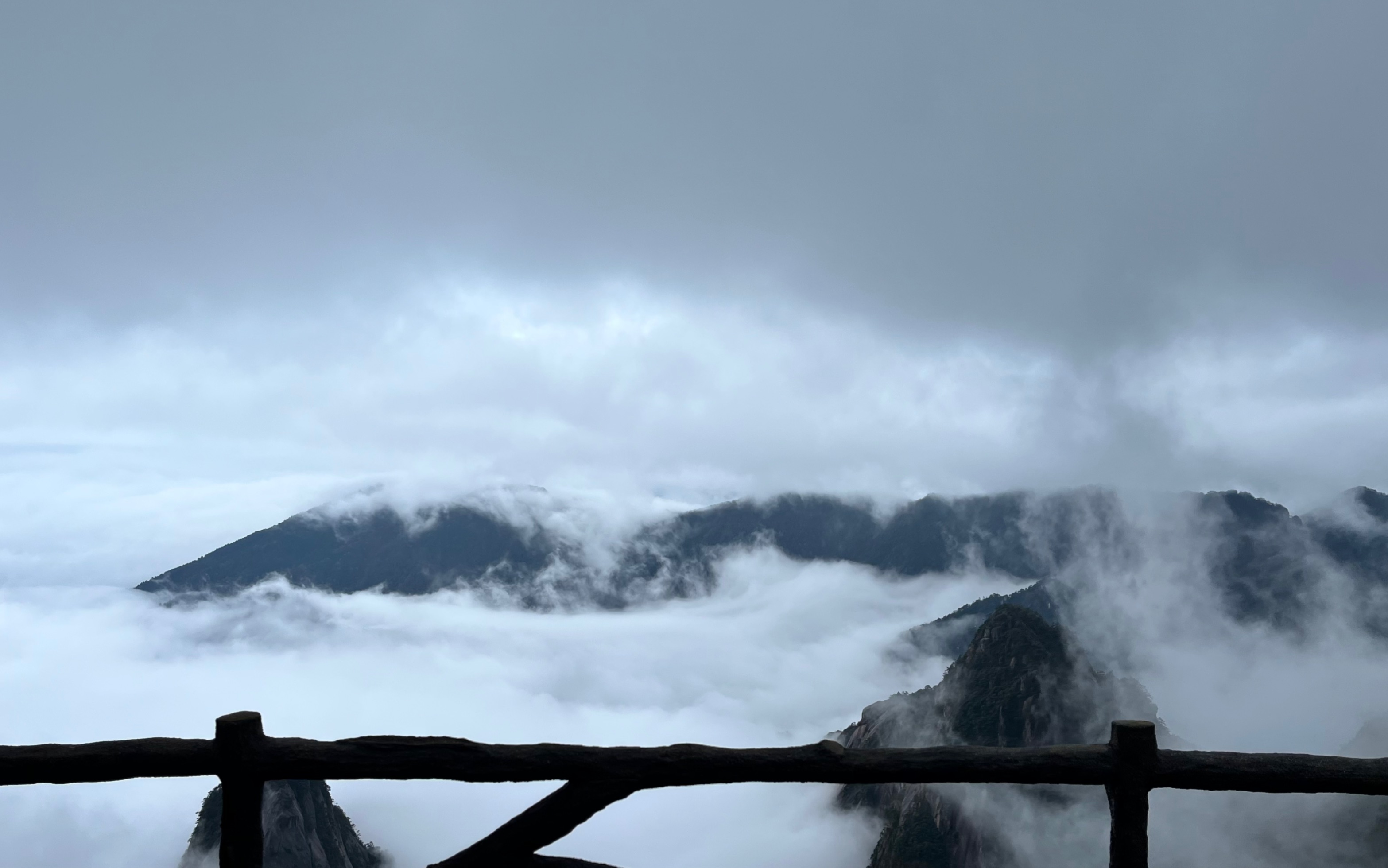 今天早晨迎客松观景平台的黄山云海哔哩哔哩bilibili