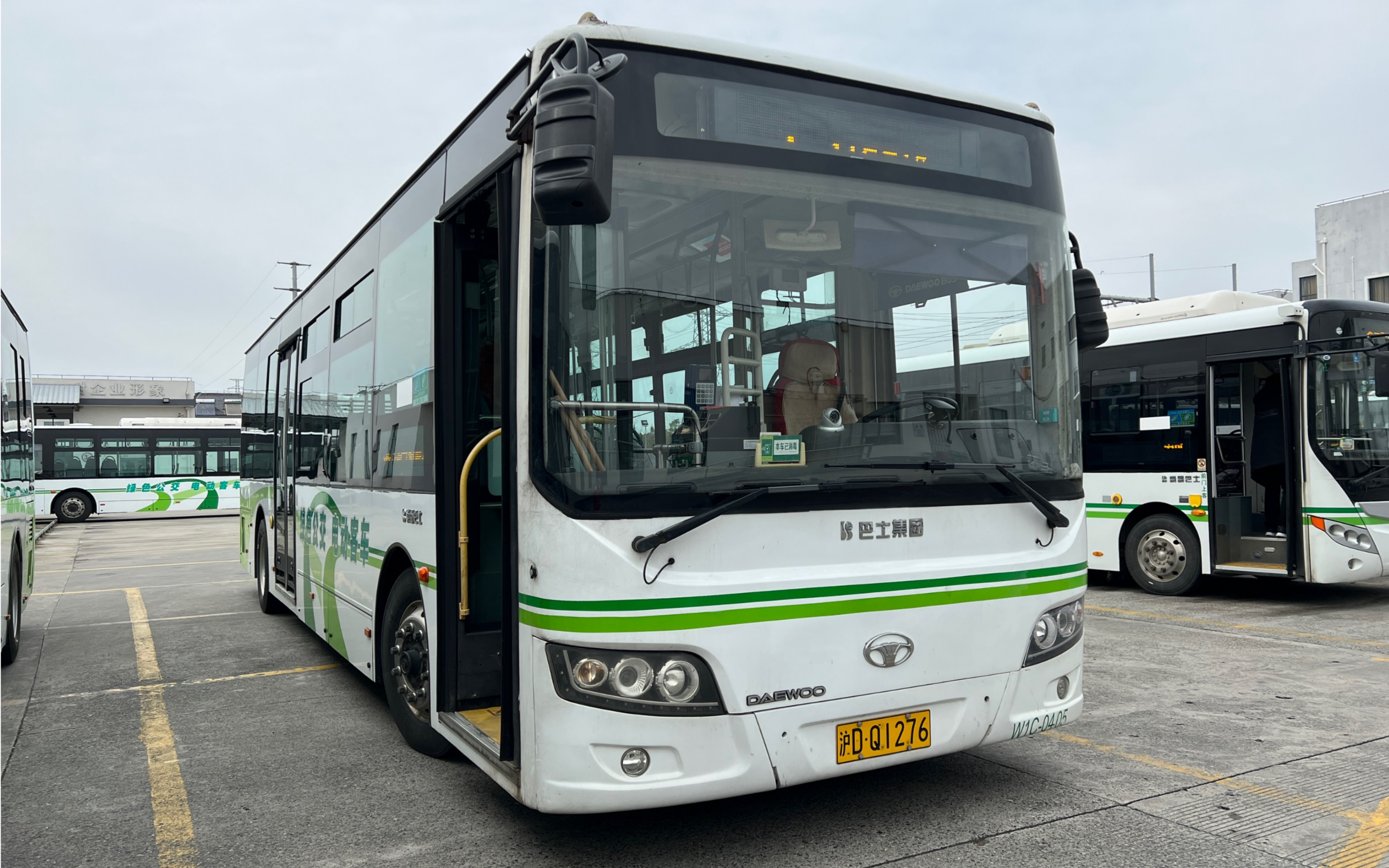 上海公交 崇明巴士 东滩3路公交车 陈家镇(长江大桥)～裕展北村汽车站