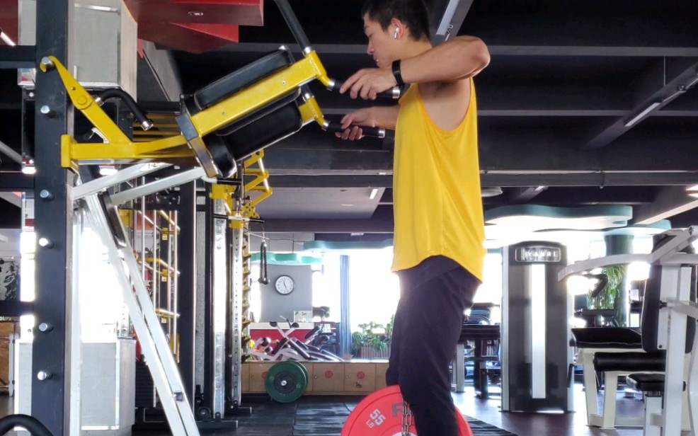 负重55磅双杠臂屈伸(2020.12.