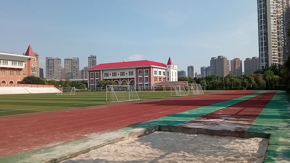 看一看赣州中学的大操场