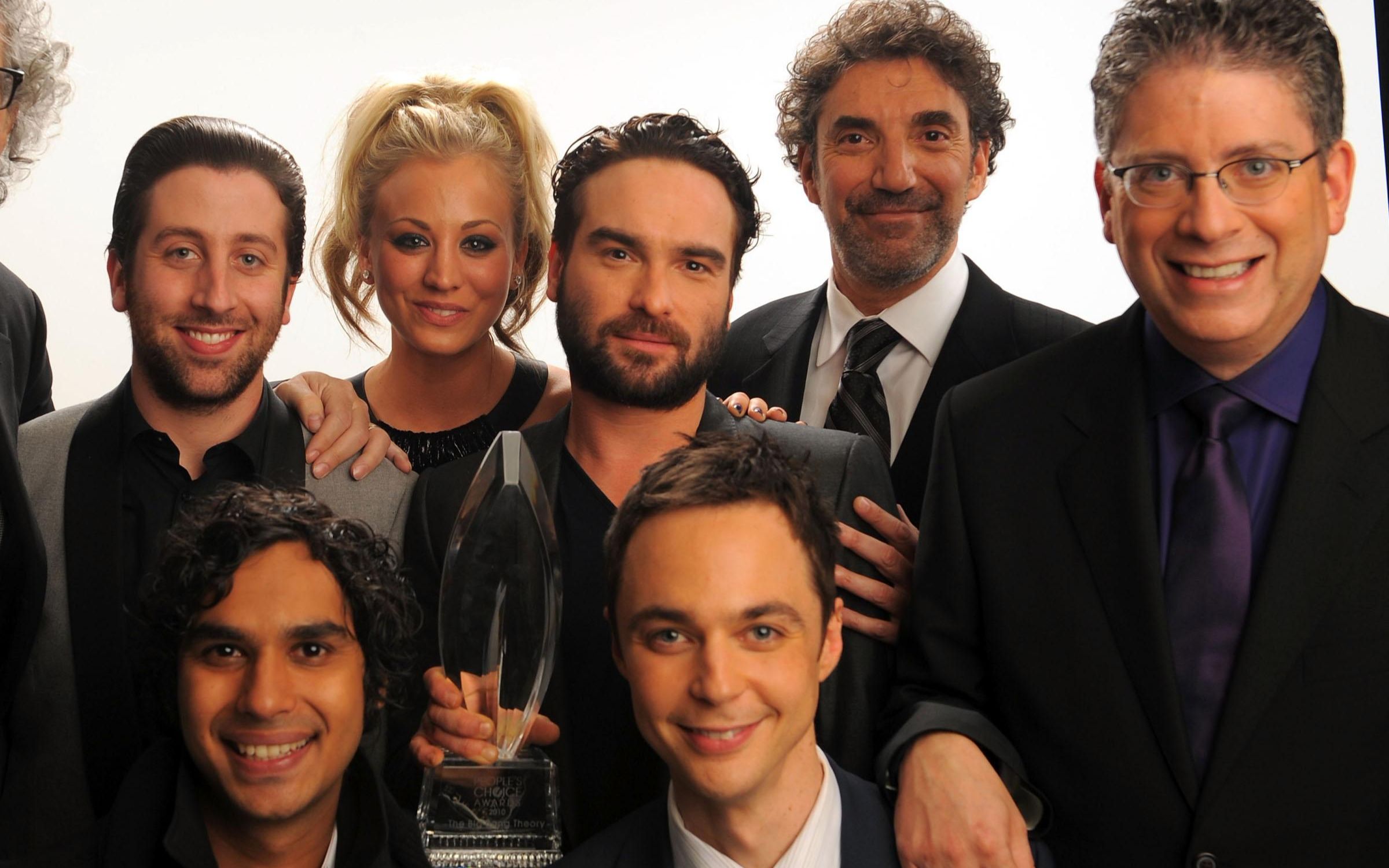 【生活大爆炸/幕后】第11季第24集(季终)演员返场亮相,向现场观众致意