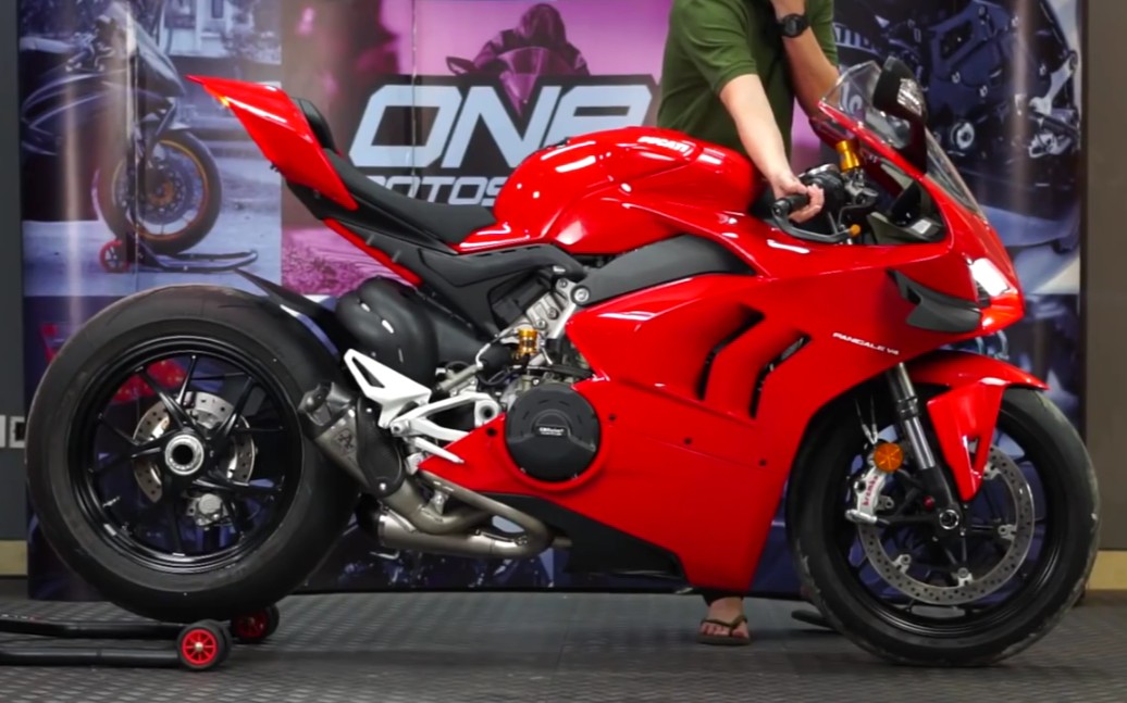 杜卡迪panigalev4真的是美