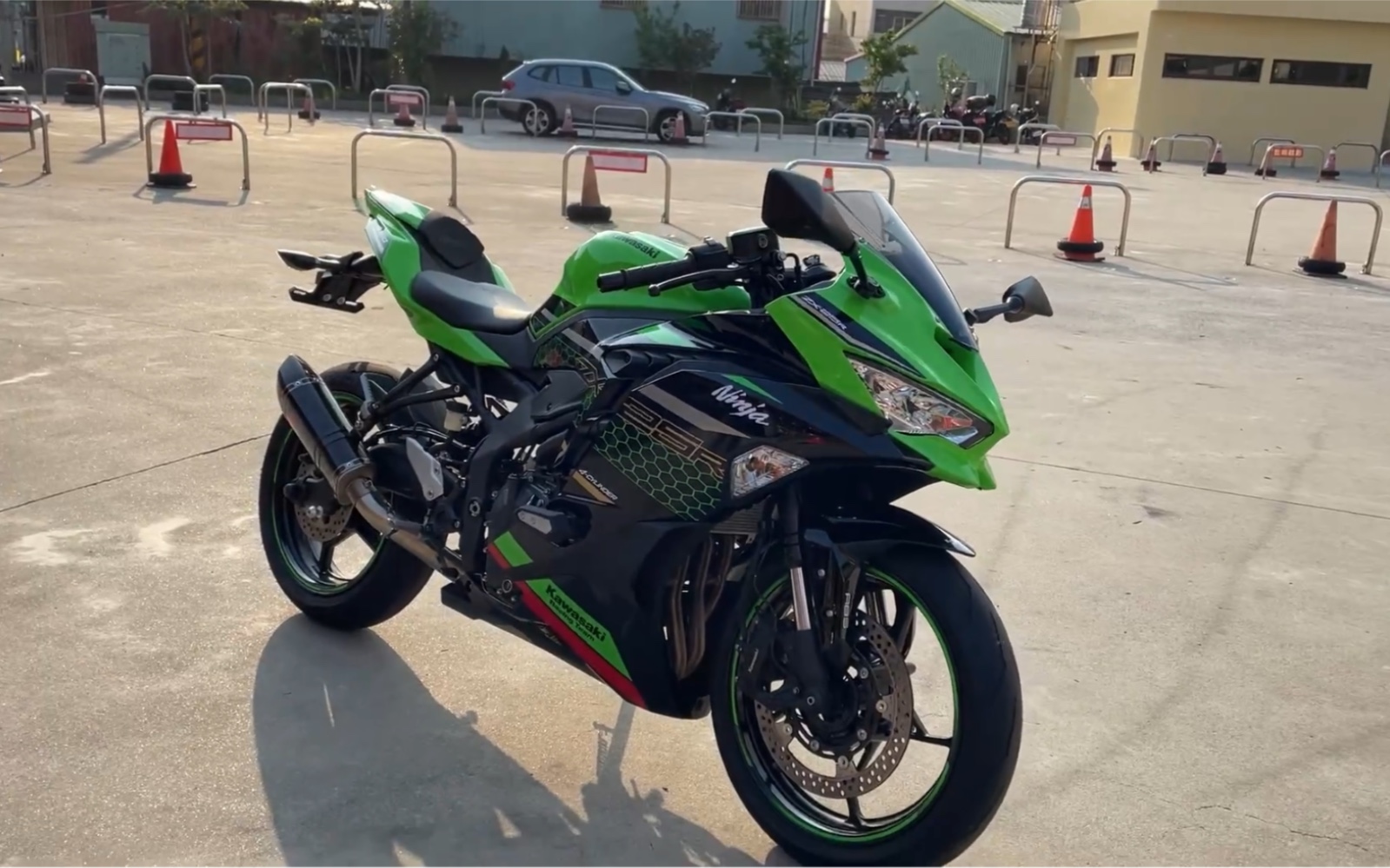 川崎忍者 250 四缸神车 2021 kawasaki ninja zx-25r abs 台湾机车店
