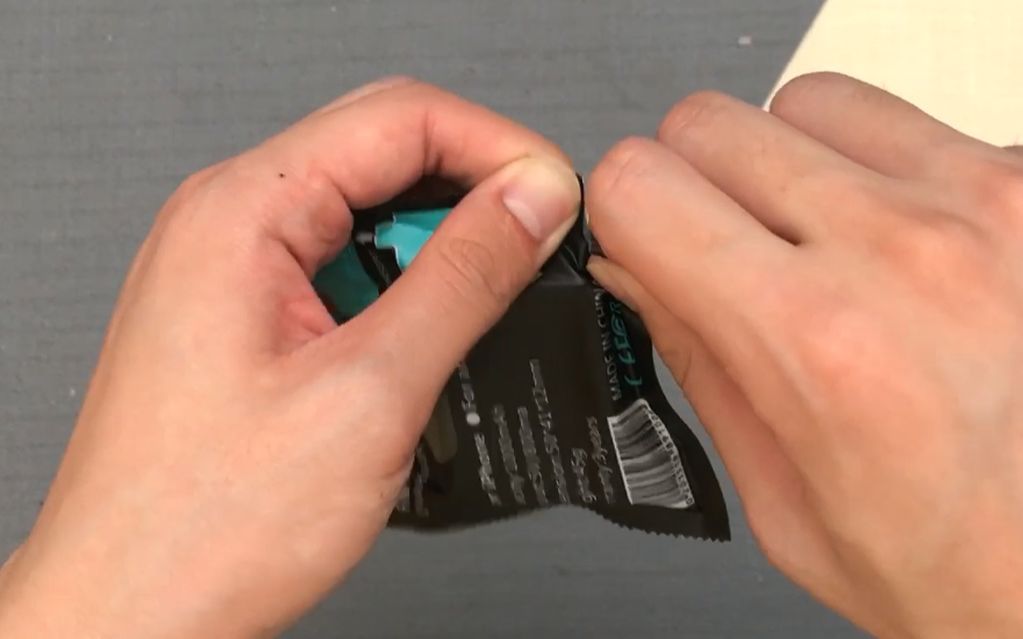 9元买的"一次性"充电宝开箱,撕开包装那一刻:这是充电宝?