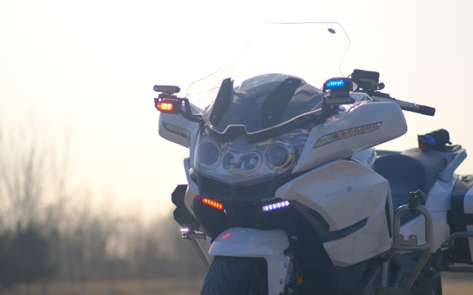 2021年紧急文件运送 低碳环保极速小摩托春风国宾650无涂装