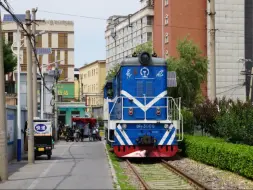 Video herunterladen: 【京门铁路】骑车不能太快，否则会超过火车