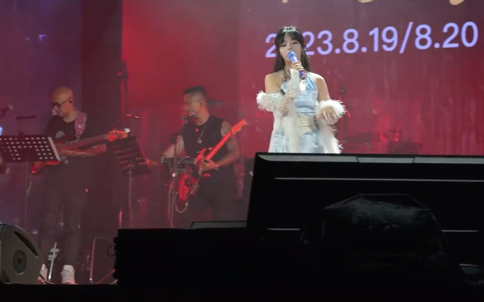 春晚没ta我不看:来见你我从来都愿翻山越岭tzhouse音乐现场热歌叶炫清