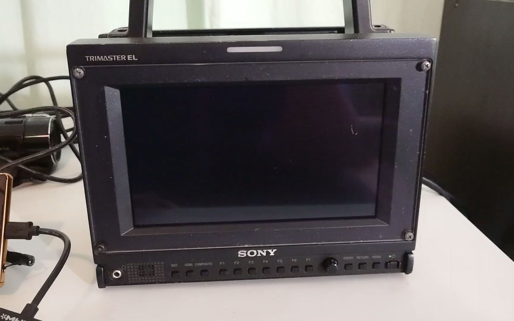 索尼早期便攜式oled監視器pvm740