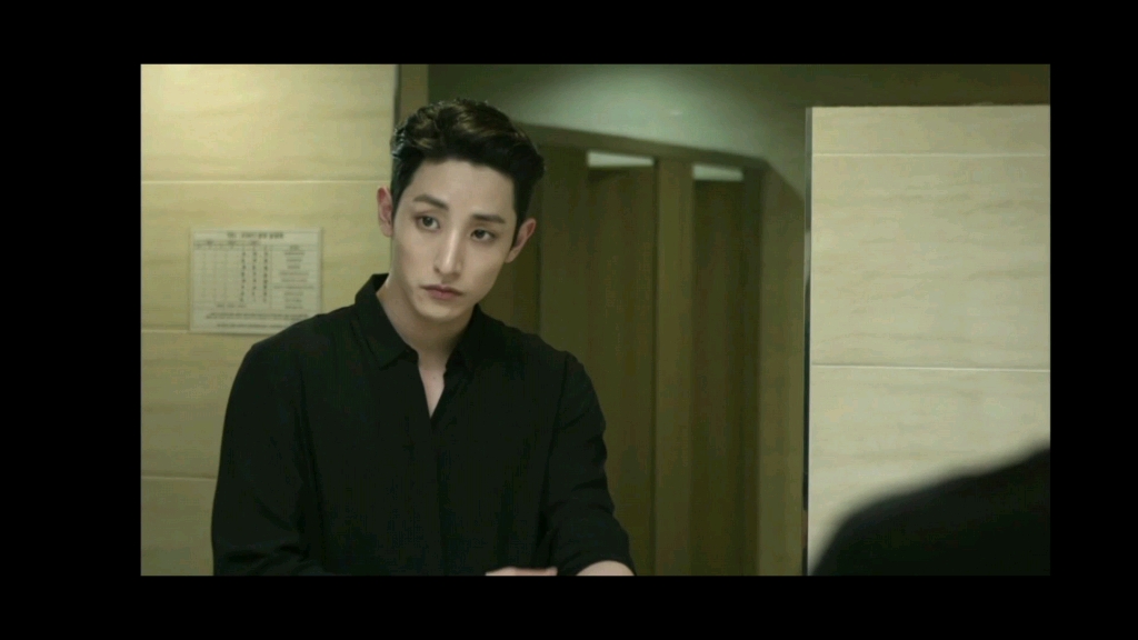 【李洙赫】进来就看刘本部长蛊人的笑