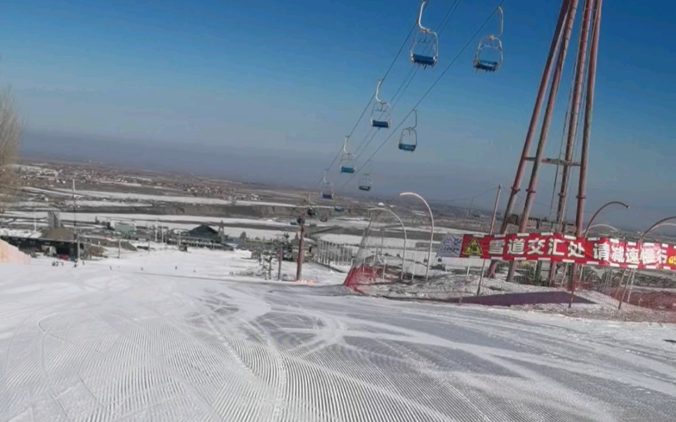 [图]感受疾风呼啸与冬日暖阳 | 乌鲁木齐丝绸之路滑雪场中级道下滑实录