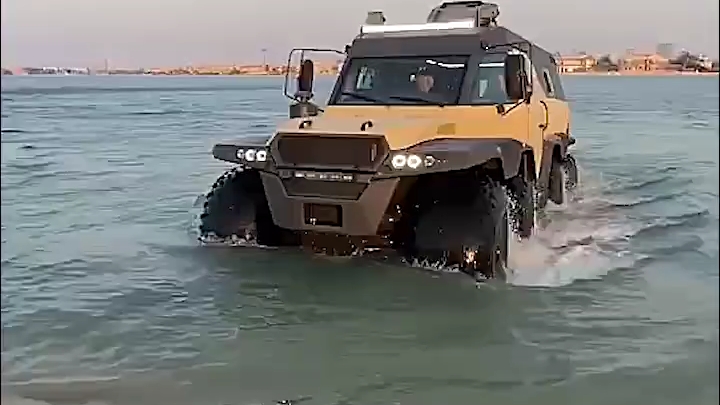 八轮驱动水陆两栖全地形越野车