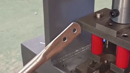 圆管压扁,冲孔压扁倒圆弧一次成型!