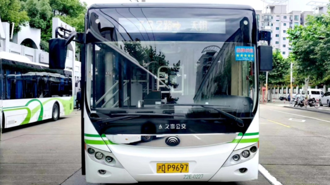 (巴士二公司)上海732路公交车终点出平阳新村(平阳新村往天钥桥路辛耕