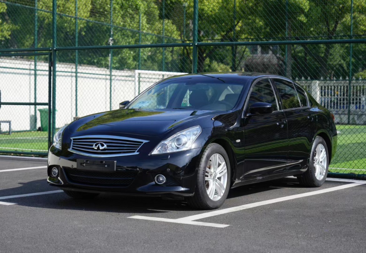 2011年英菲尼迪g37, 3.7l极品大自吸, 实表8.