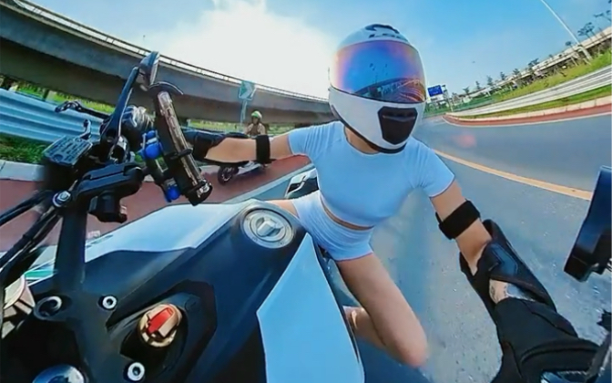 女骑压弯 要是佩戴护膝就好了