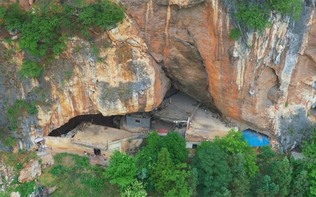 [图]贵州人家200年前躲避战乱住进山洞，至今给钱都不搬，与世无争