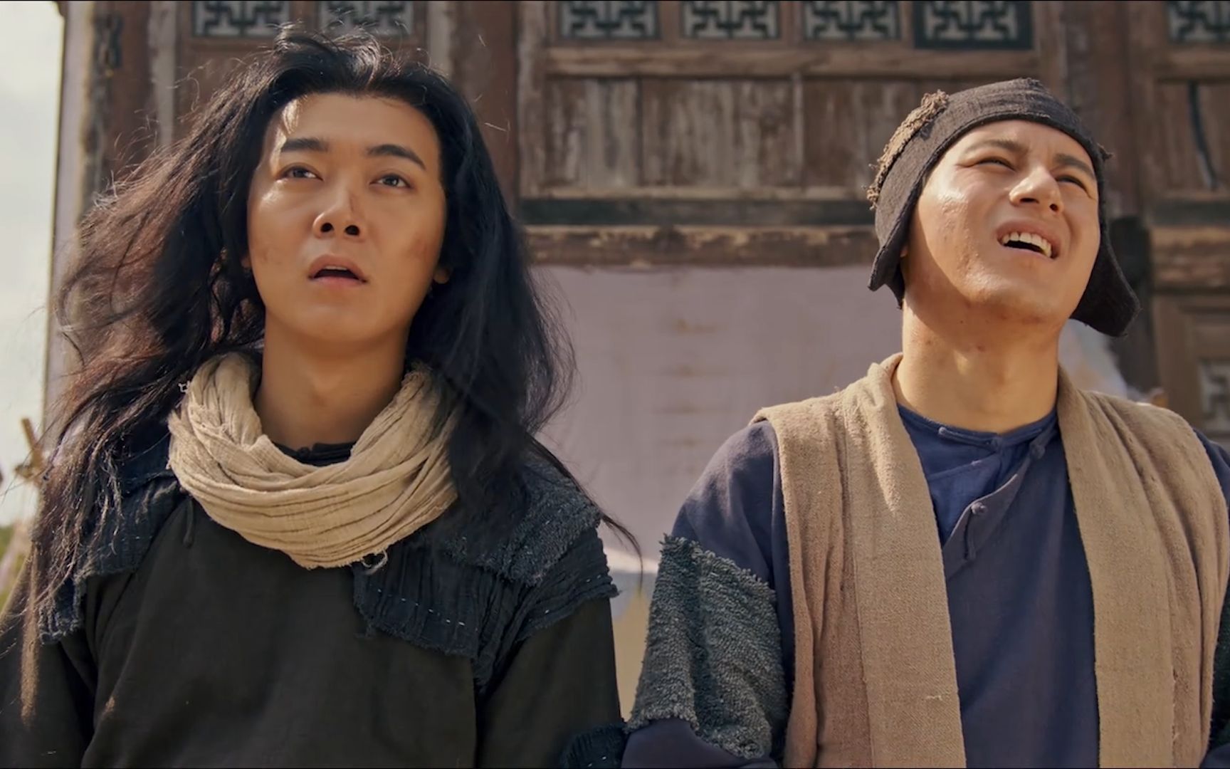 影视男主被皇上派去查案因经费不足被迫加入丐帮上街乞讨