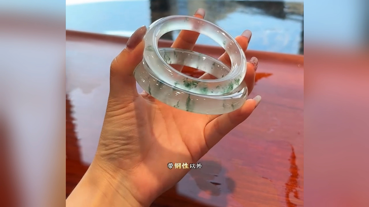 冰飘蓝花翡翠手镯!