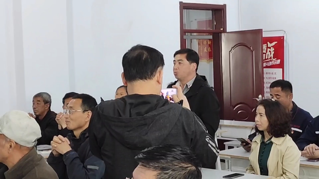 著名诗人青小衣来涉县讲课!