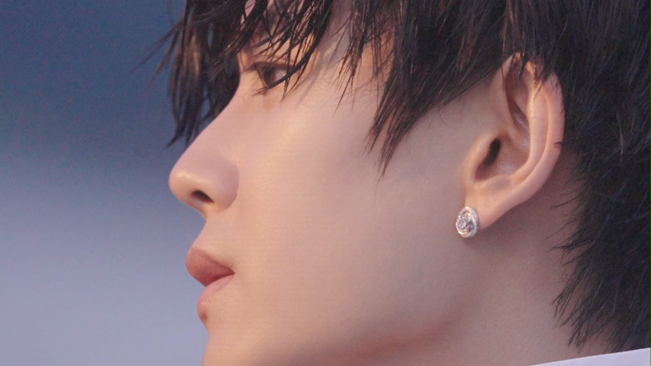 任嘉伦minibazaar七月刊已上线 湿发造型绝绝子! 买买买!