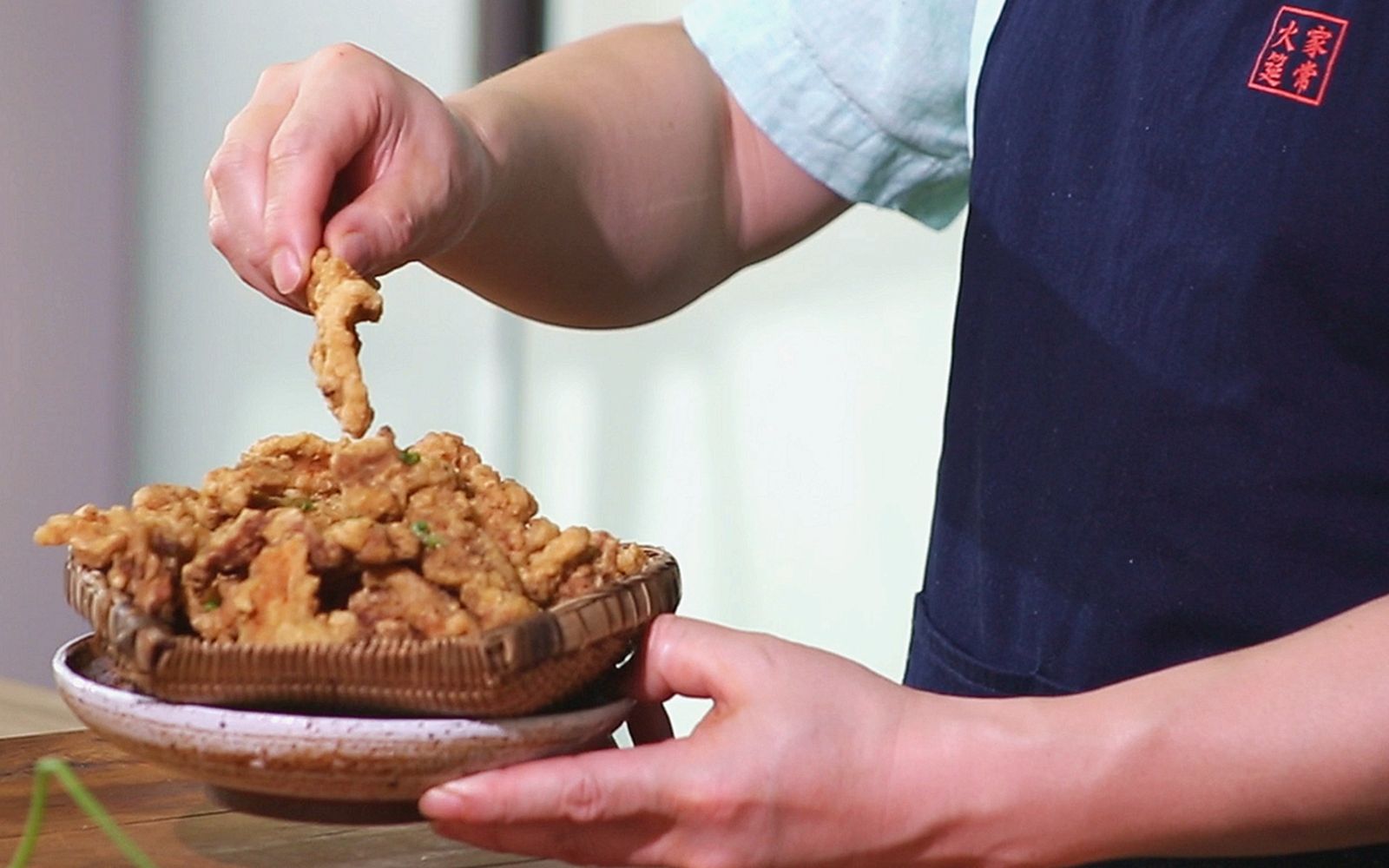 【火筵家常 小酥肉】火哥的菜:传统川味小酥肉,这样