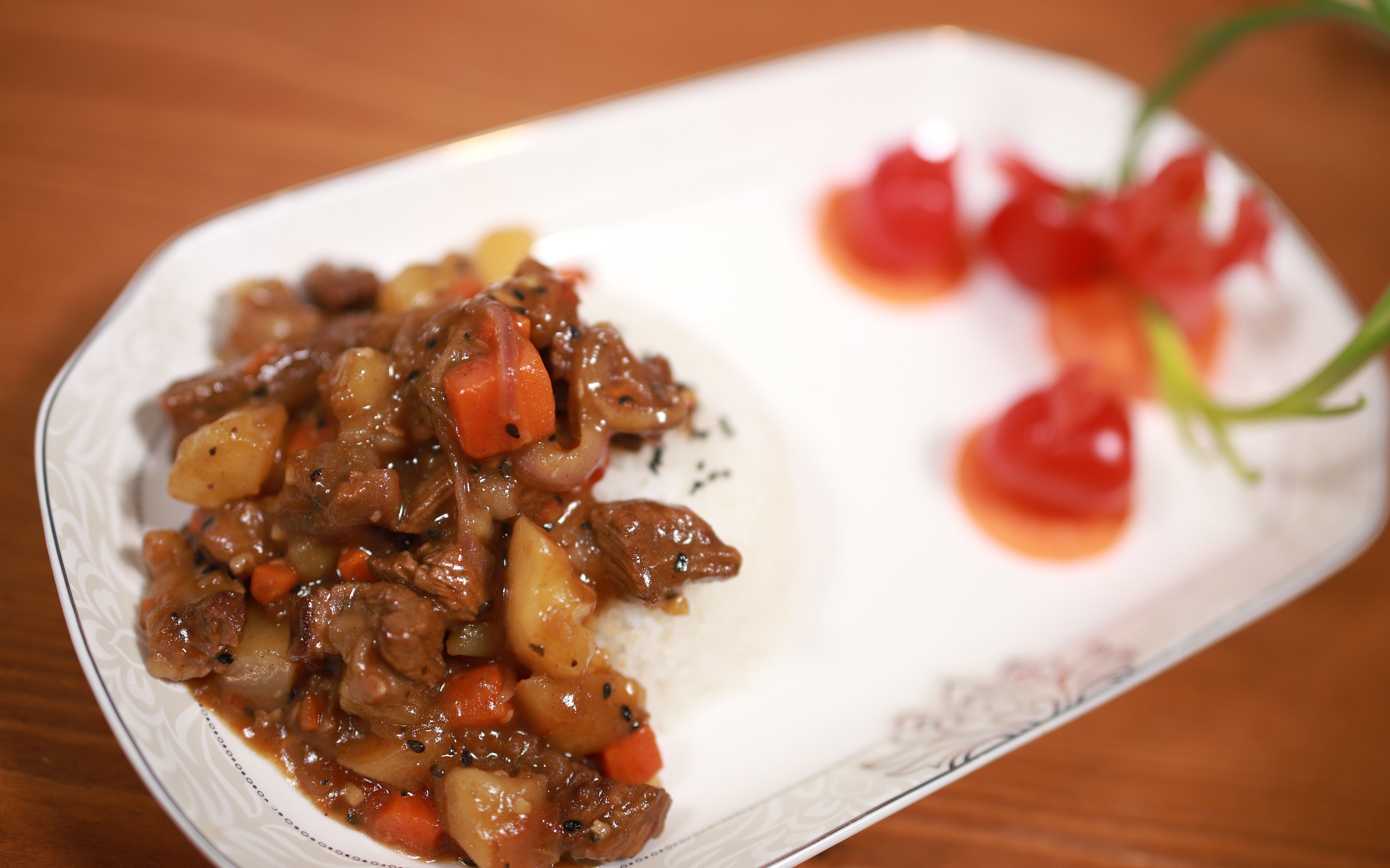 一碗美美的土豆牛腩盖饭,满足你五一思念的家的味道